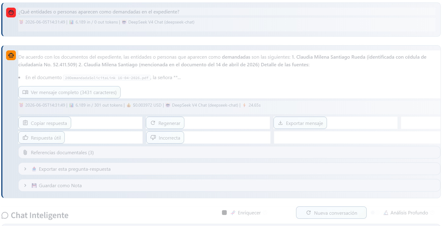 Segunda vista del chat mostrando análisis con referencias y fuentes documentales